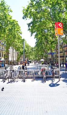 Plaza de Catalunya 'dan Rambla de las Flores, Barcelona, Katalunya, İspanya, Avrupa