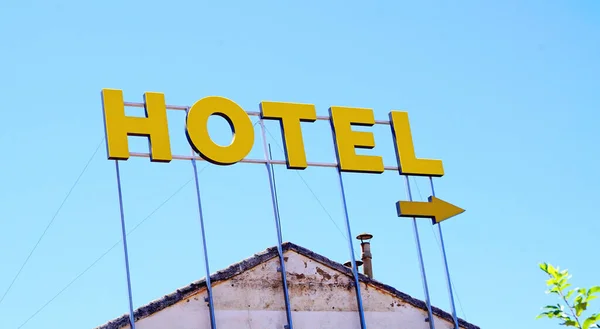 Cartaz Anunciando Endereço Hotel — Fotografia de Stock