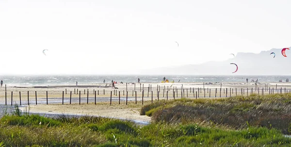 Blick Auf Den Strand Von Tarifa Mit Kitesurfdrachen Cadiz Spanien — Stockfoto