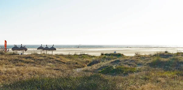 Blick Auf Den Strand Von Tarifa Mit Kitesurfdrachen Cadiz Spanien — Stockfoto