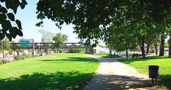 Jardines Con Estanque Nova Icaria Barcelona Cataluña España Europa — Foto de Stock