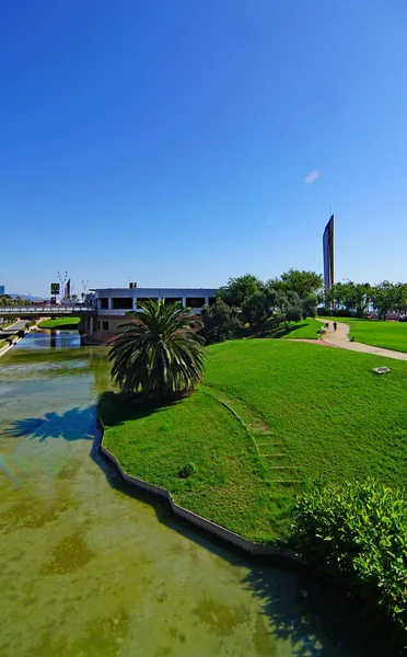 La Nova Icaria, Barcelona, Catalunya, İspanya, Avrupa 'da göletli bahçeler