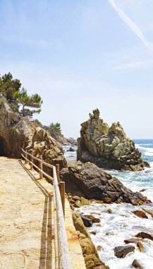 Plaj ve kasaba Lloret de Mar, Girona, Katalunya, İspanya, Avrupa