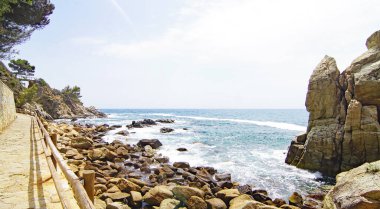 Plaj ve kasaba Lloret de Mar, Girona, Katalunya, İspanya, Avrupa