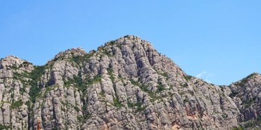 Barselona, Katalunya, İspanya ve Avrupa 'daki Collbato' dan Montserrat dağlarının manzarası