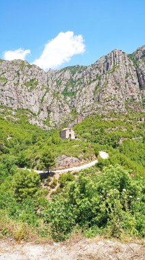 Barselona, Katalunya, İspanya ve Avrupa 'daki Collbato' dan Montserrat dağlarının manzarası