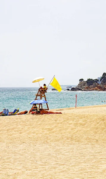 Спасатель Пляже Lloret Mar Жирона Каталония Испания Европа — стоковое фото