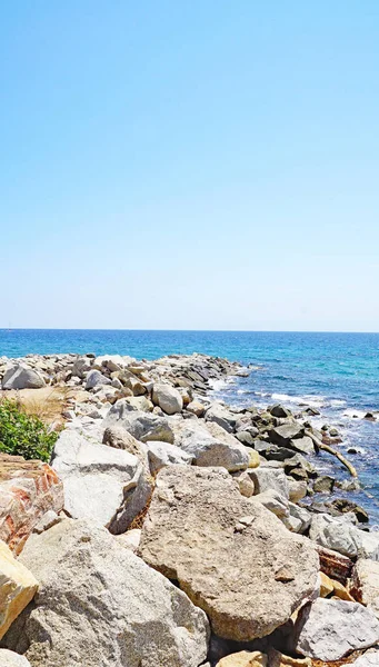 Strand Golfbreker Sant Adria Del Bess Barcelona Catalunya Spanje Europa — Stockfoto