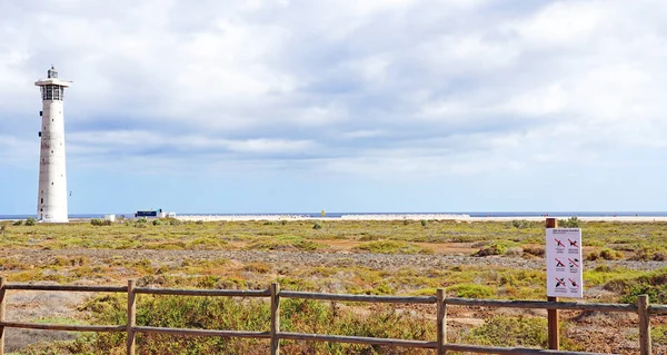 Morro Jable Fyr Och Skulpturer Och Stranden Jandia Fuerteventura Las — Stockfoto