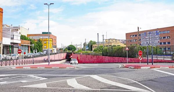 Пешеходный Переход Движение Железнодорожными Путями Эль Вендрелле Таррагоне Каталонии Испании — стоковое фото