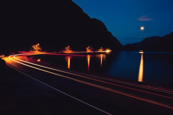 gece yol, dağ ve göl