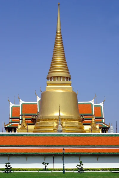 Wat Phra Kaeo, este marco para o turismo de Bangkok, Tailândia . — Fotografia de Stock