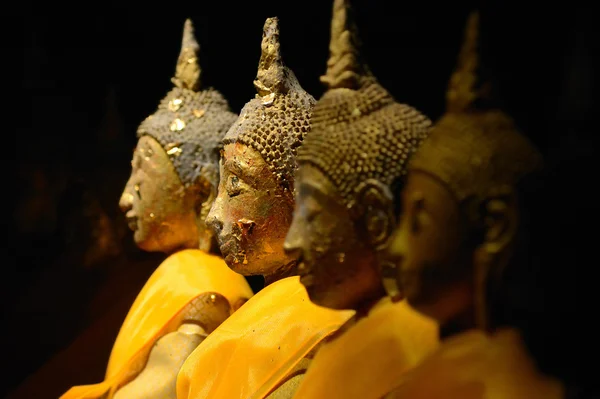 La lumière sur l'ancien Bouddha . — Photo