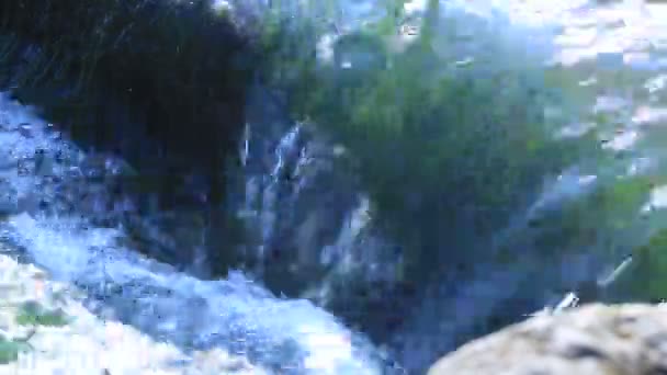 Ποταμός στο παρασκήνιο φύση κίνηση — Αρχείο Βίντεο