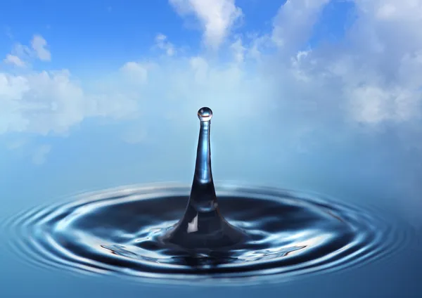 Drop on a water — Stock Photo, Image