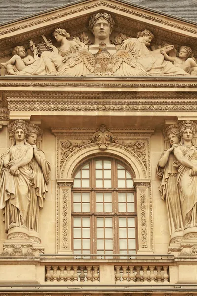 Louvre building — Stock Photo, Image