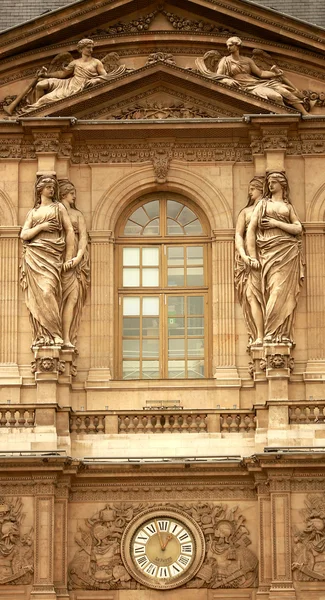 Louvre building — Stock Photo, Image