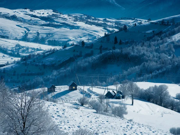 Altes Haus Steht Rande Des Berges — Stockfoto