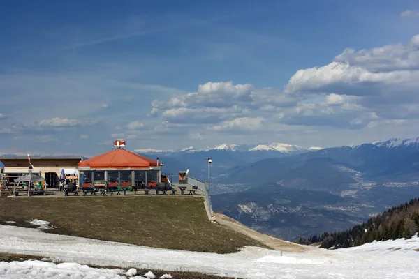 Relájese en la cumbre de montaña —  Fotos de Stock