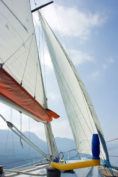 Navegando no lago Garda — Fotografia de Stock