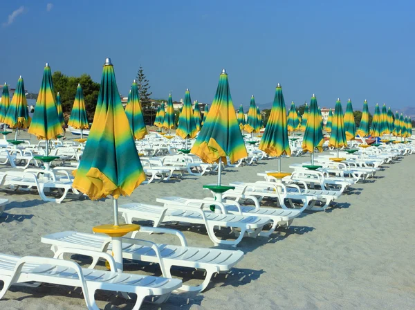 Beach with folded umbrellas — Stock Photo, Image