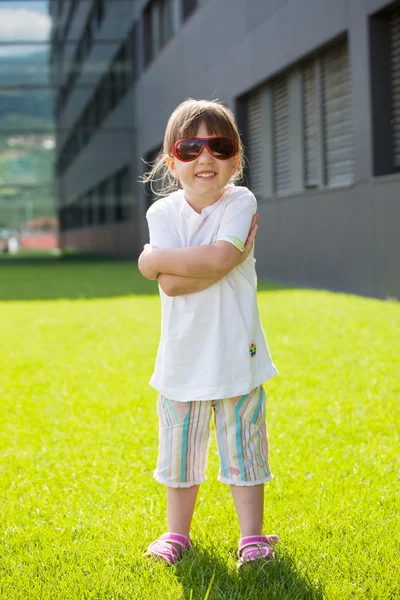 Happy child with sunglasses — Stock Photo, Image
