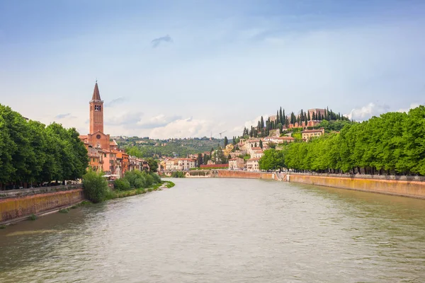 Verona Talya Daki Ponte Nuovo Köprüsünden San Pietro Kalesi Akşam — Stok fotoğraf