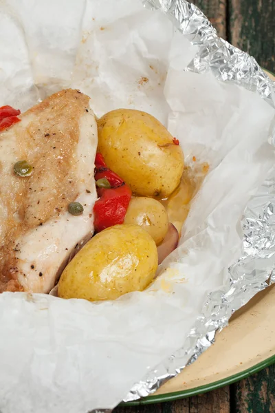 Pollo cocido en una bolsa — Foto de Stock