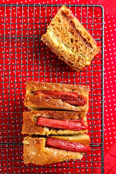 Rhubarb and custard cakes — Stock Photo, Image