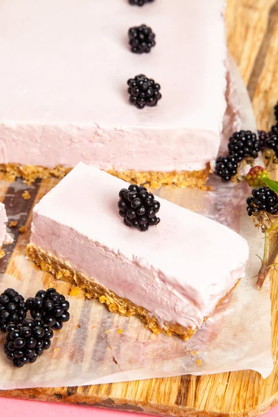 Frozen blackberry cheesecake — Stock Photo, Image