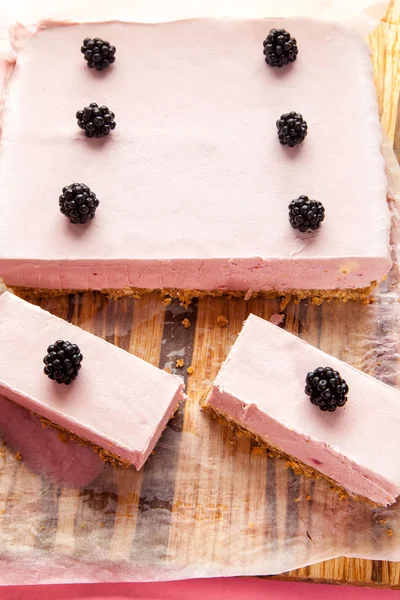 Gâteau au fromage aux mûres congelé — Photo