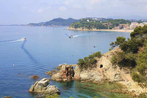 İspanyol sahilde Cove.