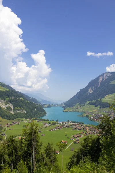 Village in the Swiss mountains. — Stock Photo, Image