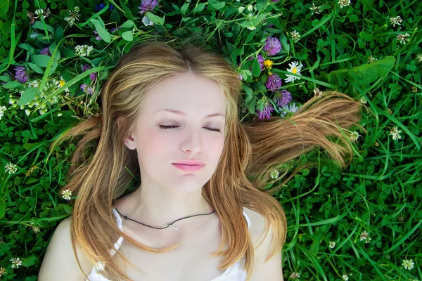 Girl lying on the grass — Stock Photo, Image