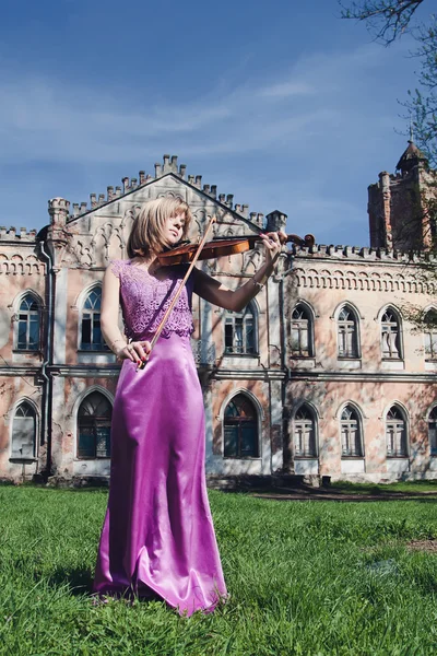 Mulher com um violino — Fotografia de Stock