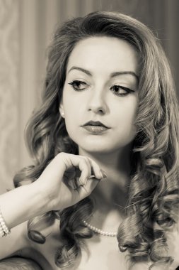 Güzel bir kadının portresi