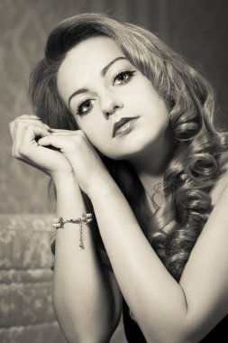 Güzel bir kadının portresi