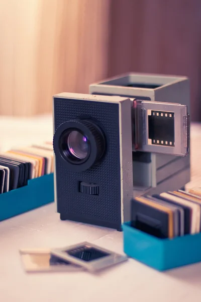 Slide projector and slides — Stock Photo, Image