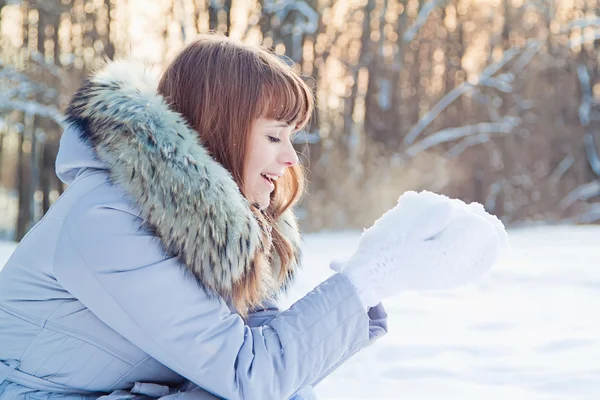 Girl in the park — Stock Photo, Image