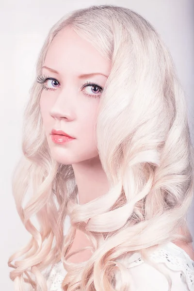 Piękna blond dziewczyna — Zdjęcie stockowe