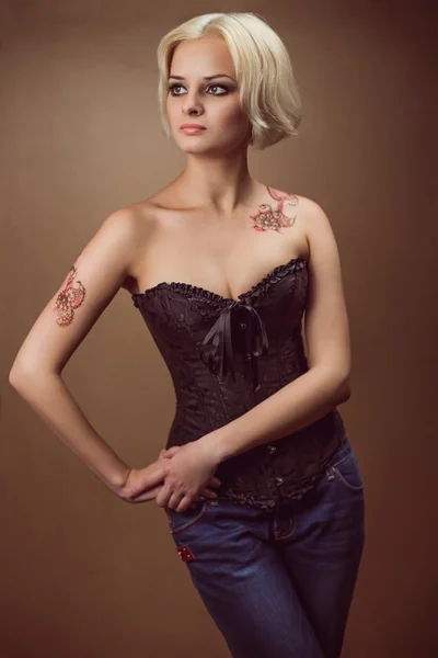 Krásná mladá blond žena — Stock fotografie