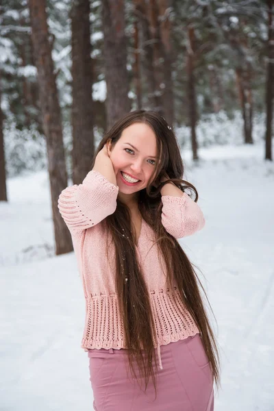 Frau im Winter — Stockfoto