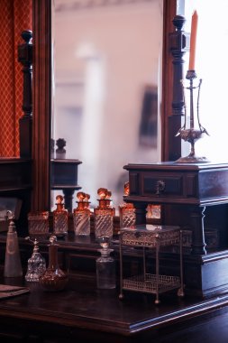 eski ahşap vanity tablo