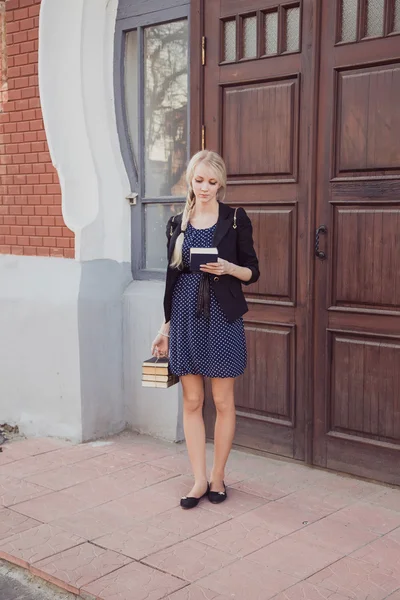 Meisje met boeken — Stockfoto