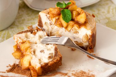 elma cheesecake bölümü