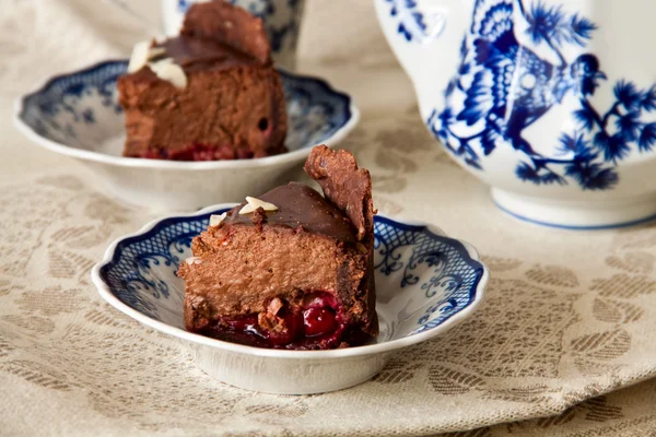 Chocolate cherry cheesecake — Stock Photo, Image