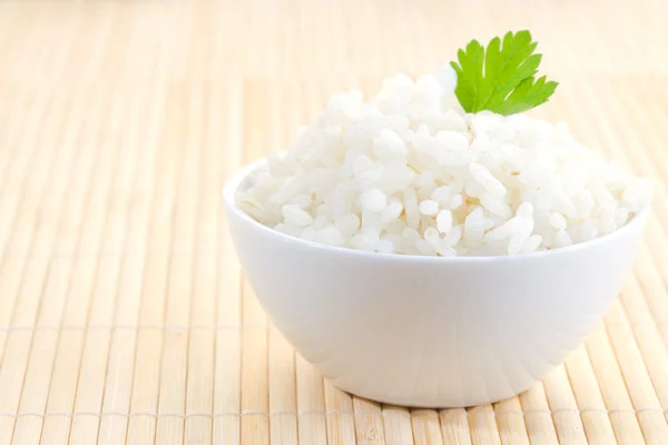 Arroz en tazón blanco — Foto de Stock