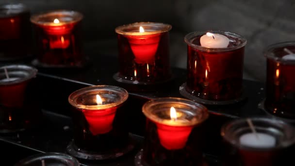 Svíčky na kostel — Stockvideo