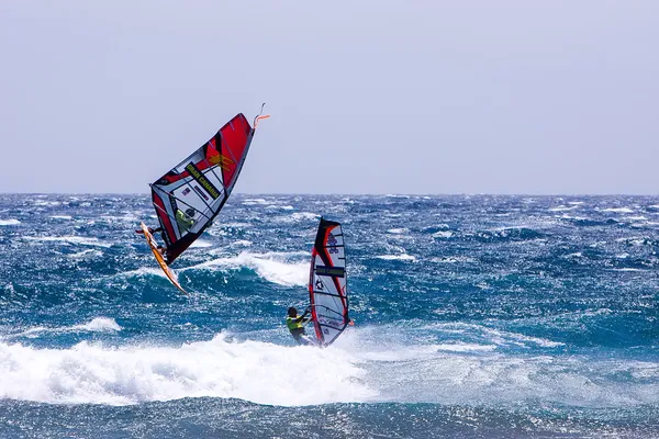 Windsurfen op gran canaria. — Stockfoto