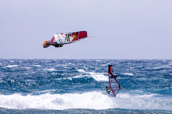 Windsurfen op gran canaria. — Stockfoto